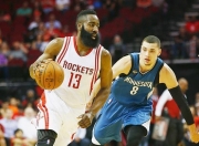 雷火电竞下载-森林狼队员顽强拼搏，最终获得胜利