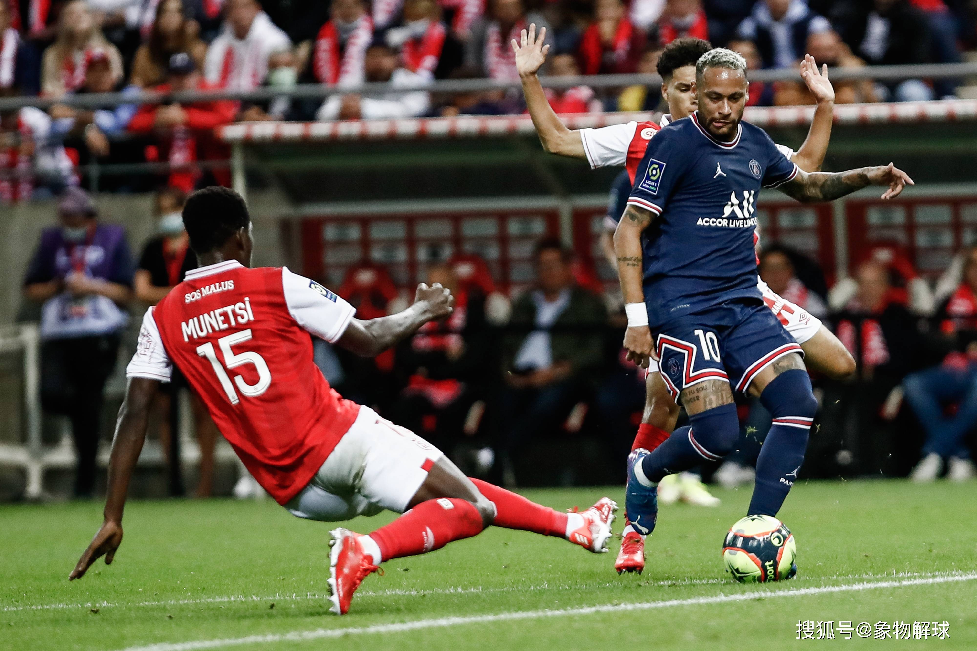 莱比锡险胜巴黎圣日耳曼，格列兹曼乌龙送礼英超