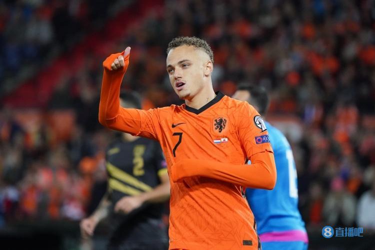 格诺亚球员扑救关键球，帮助球队获胜